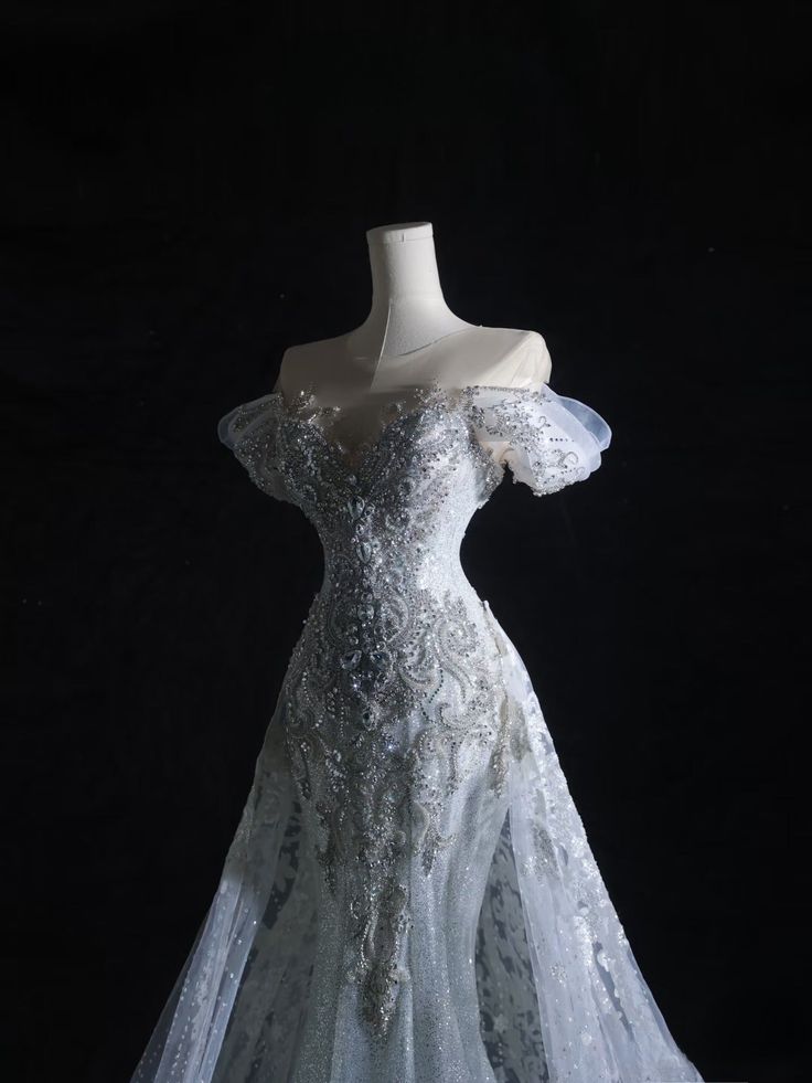 Atemberaubendes schulterfreies Tüll-Meerjungfrauen-Ballkleid mit Perlenbesatz, langes Brautkleid, D602