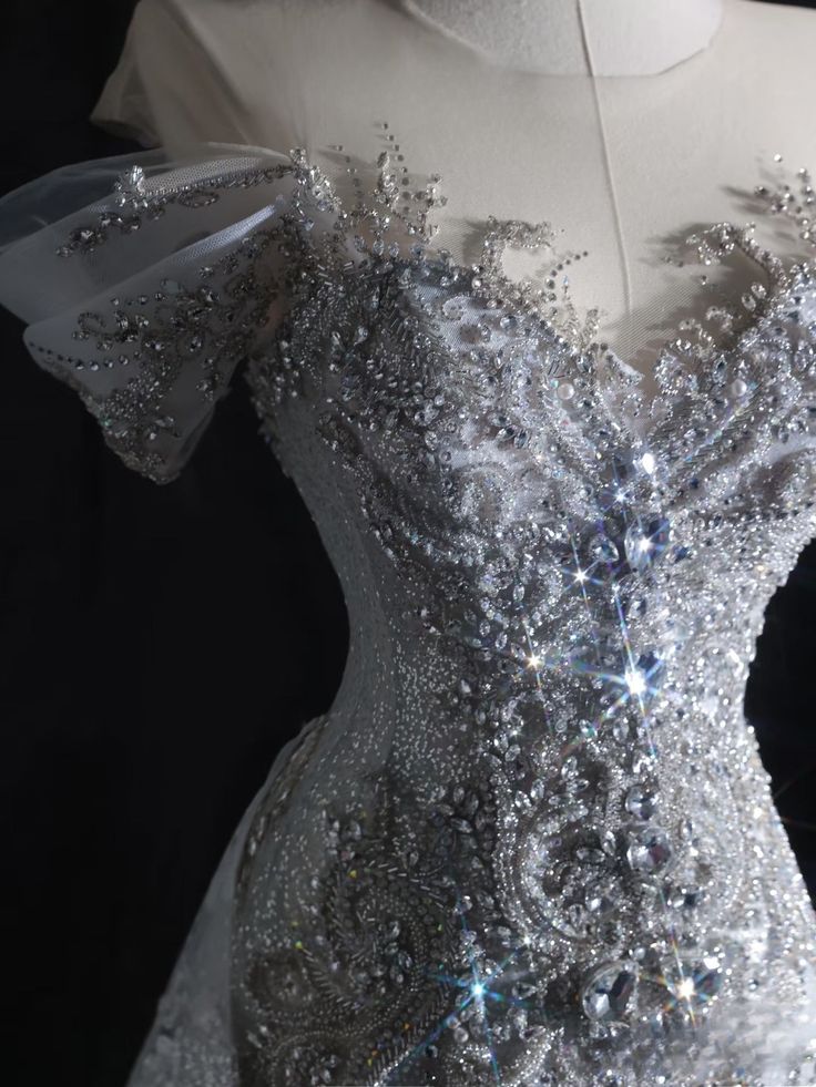 Atemberaubendes schulterfreies Tüll-Meerjungfrauen-Ballkleid mit Perlenbesatz, langes Brautkleid, D602