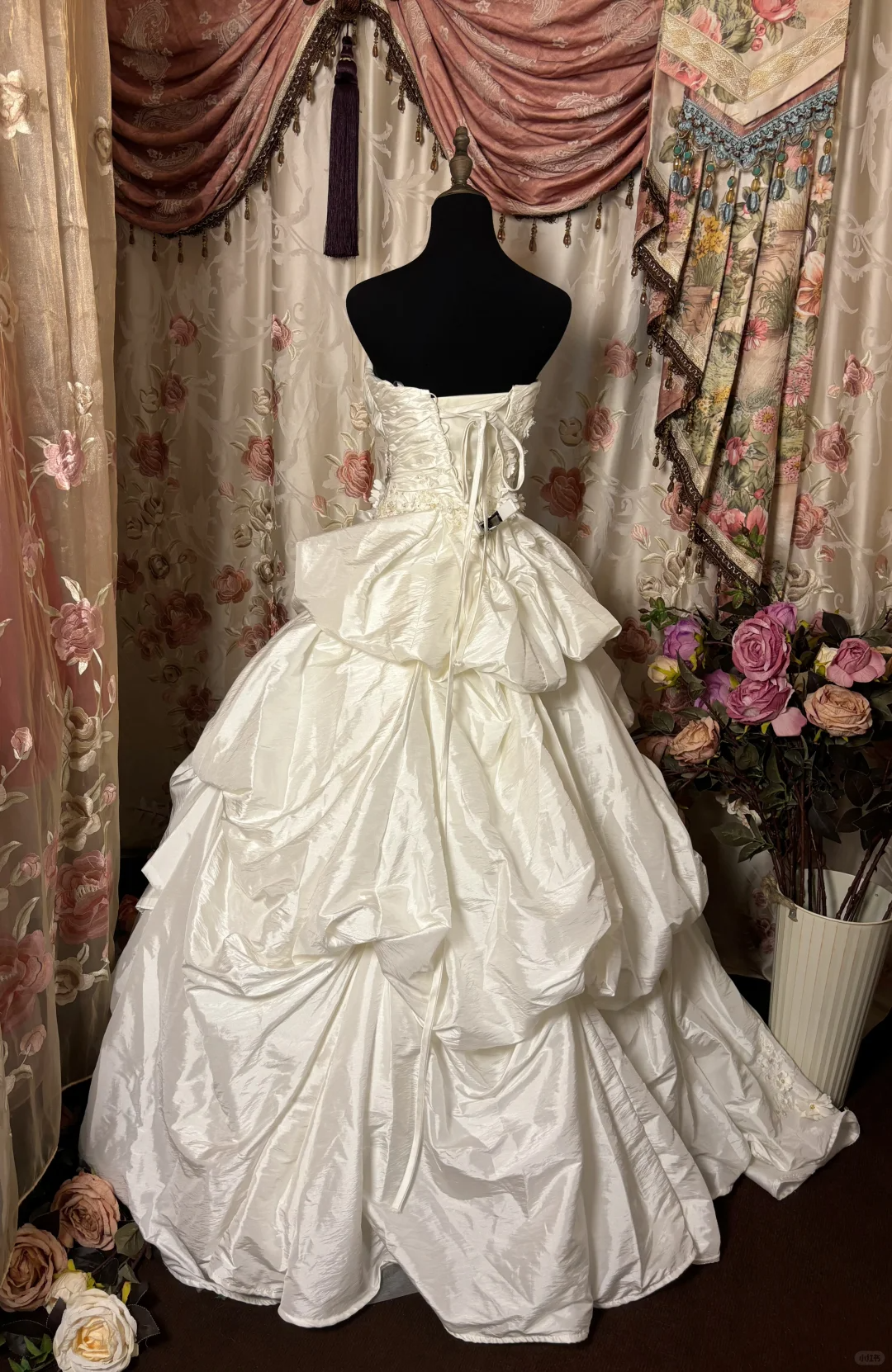 Retro Weißes Trägerloses A-Linie Satin Vintage Brautkleid Abendkleid, D612
