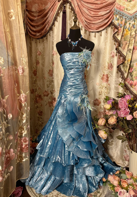 Blaues trägerloses A-Linien-Satin-Retro-Partykleid mit Stufen, langes Abendkleid, D628