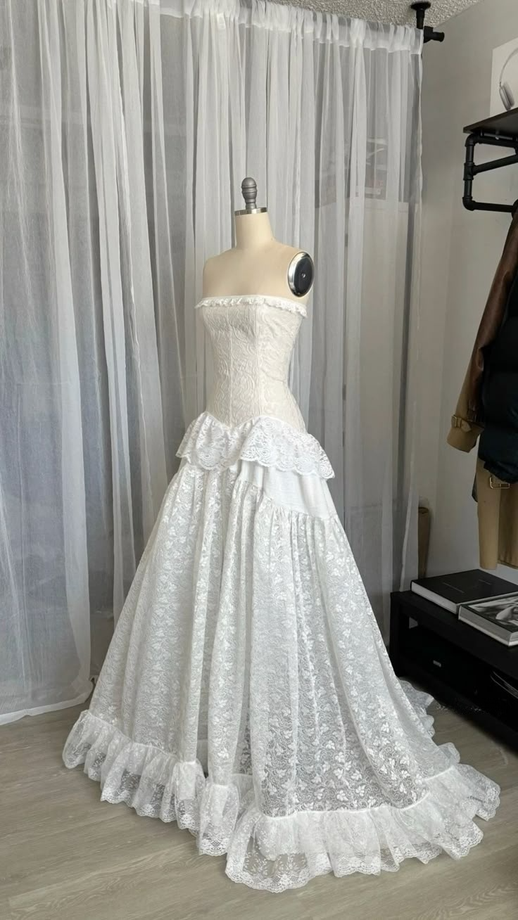 Robe de soirée longue blanche bustier en dentelle, coupe trapèze, style vintage, D791