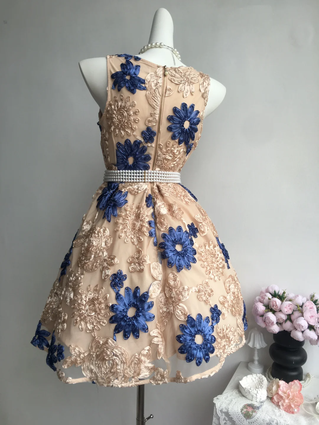 Retro Floral Applique Pearl Belt Design A-line Elegant Homecoming Dress Birthday Dress Party Dress D1655