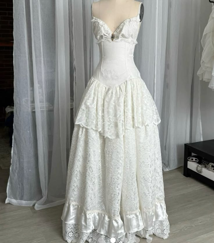White Spaghetti Straps A-Line Lace Long Party Dress Vintage Wedding Dress, D990