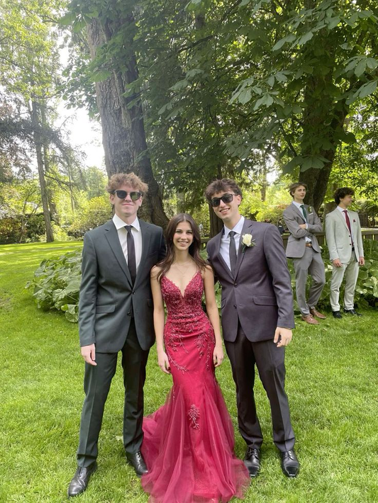 Hübsches Burgunderrotes Meerjungfrau-Abendkleid mit Perlen und Trägern, D993