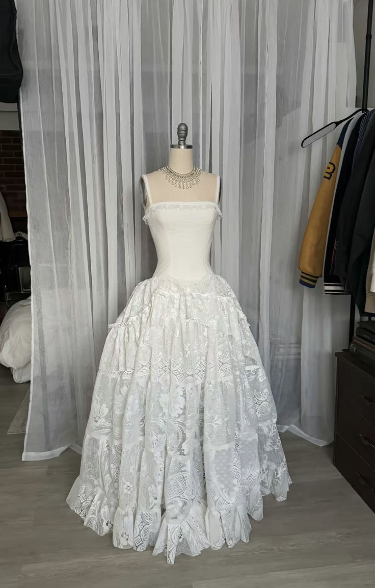 White Spaghetti Straps A-Line Lace Vintage Wedding Dress Long Party Dress, D998