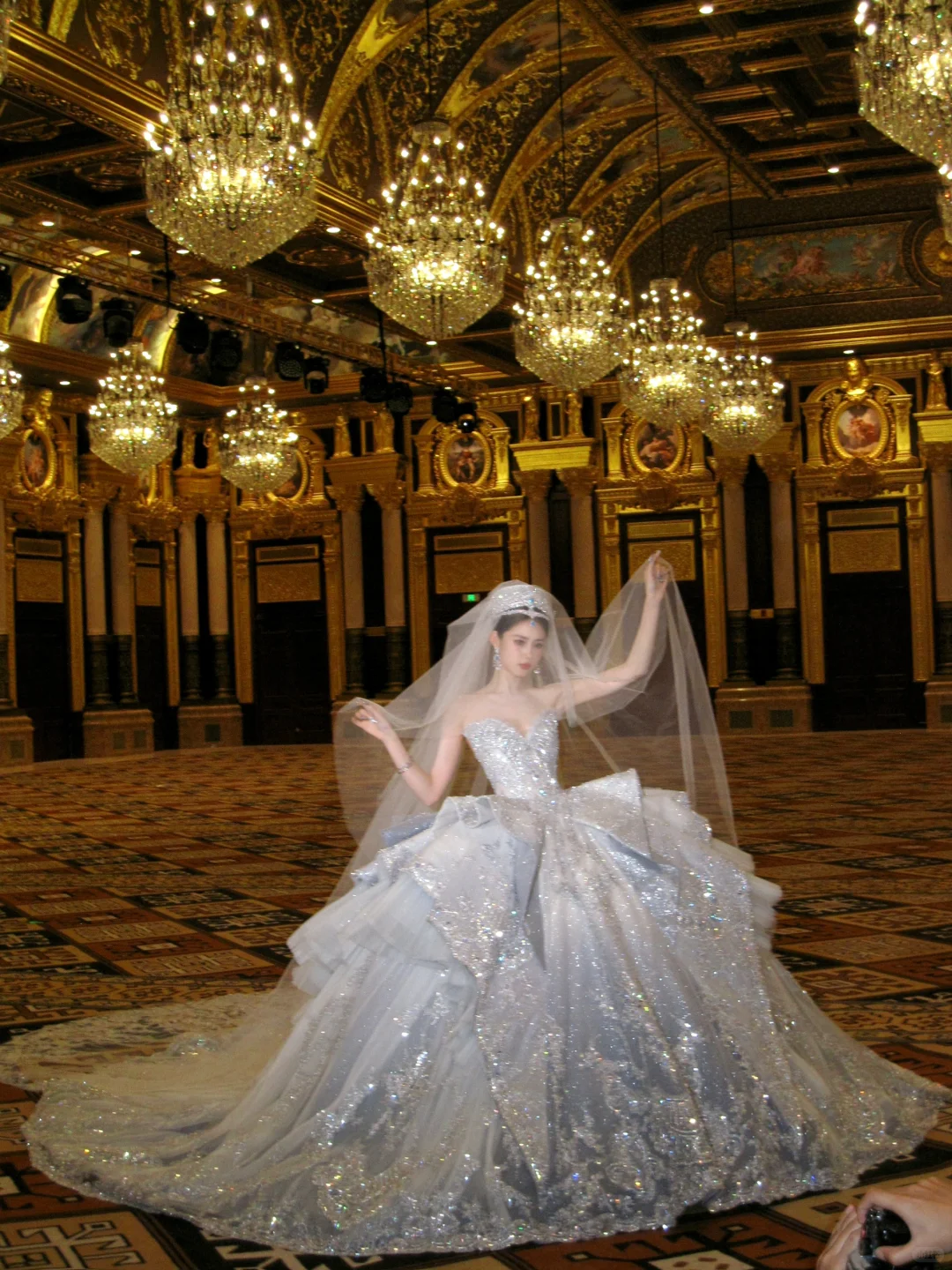 Gorgeous Shiny Beaded Sequined Sweetheart Design A-Line Wedding Dress Ball Gown Prom Dress Evening Dress D1721
