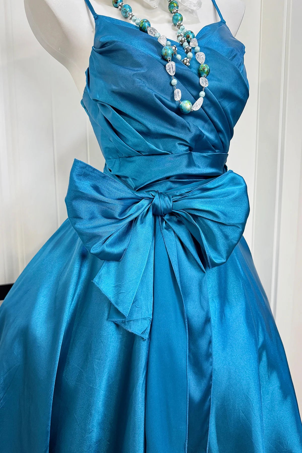 Shiny Homecoming Dress Spaghetti Straps Bowknot Short Prom Dress Back to School Outfits Party Dress D6018