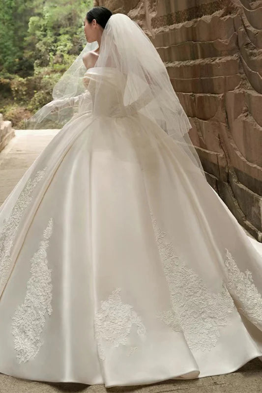 Elegant Wedding Dress Strapless Pleated Applique Ball Gown Wedding Dress D7233