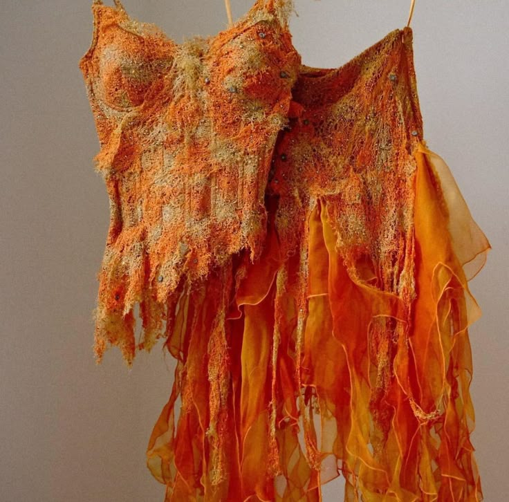 Robe de soirée longue deux pièces fourreau à volants et bretelles orange ombrées, D871
