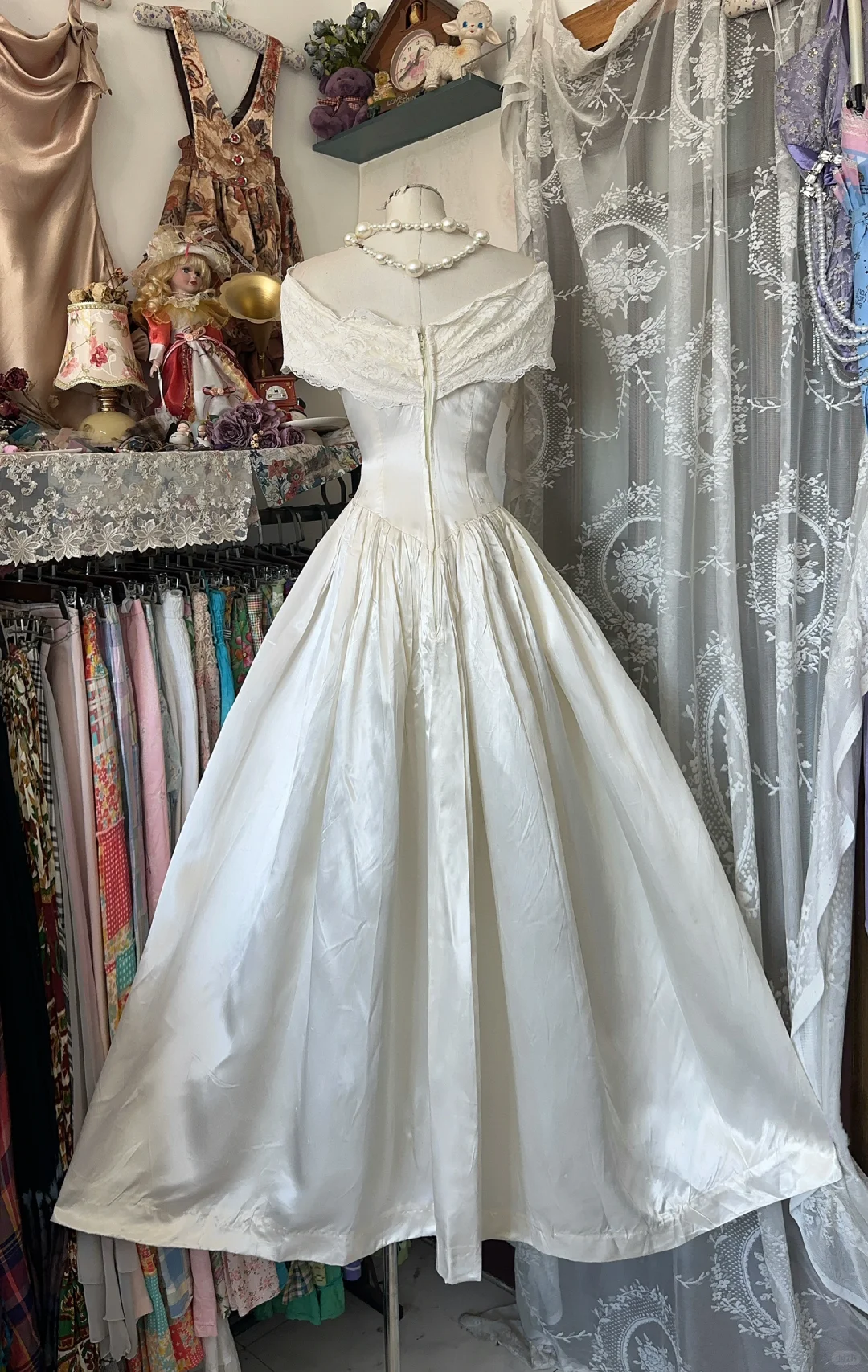 Vintage Ivory Off-the-shoulder Elegant A-Line Satin Long Evening Dress Prom Dresses D1673
