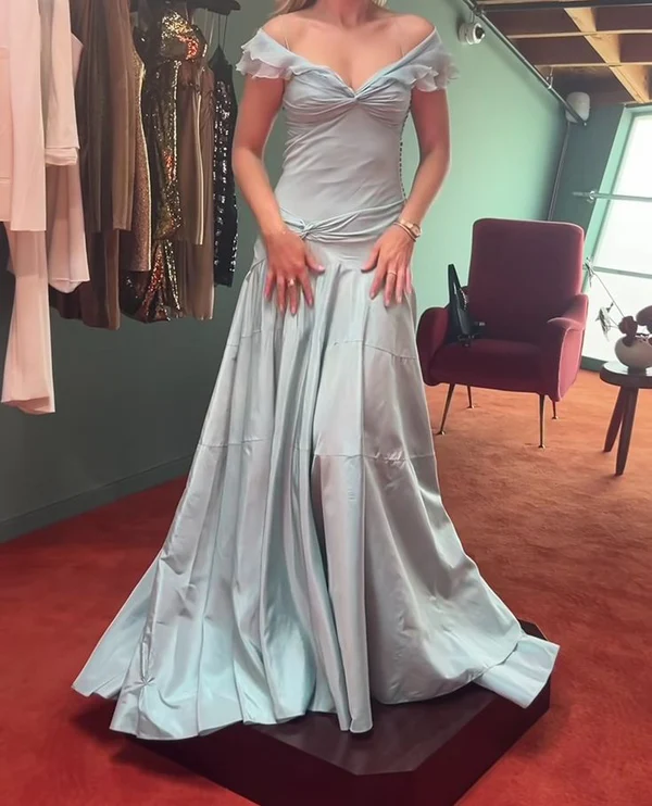 Robe de soirée vintage bleu clair à col en V et coupe trapèze MD7640