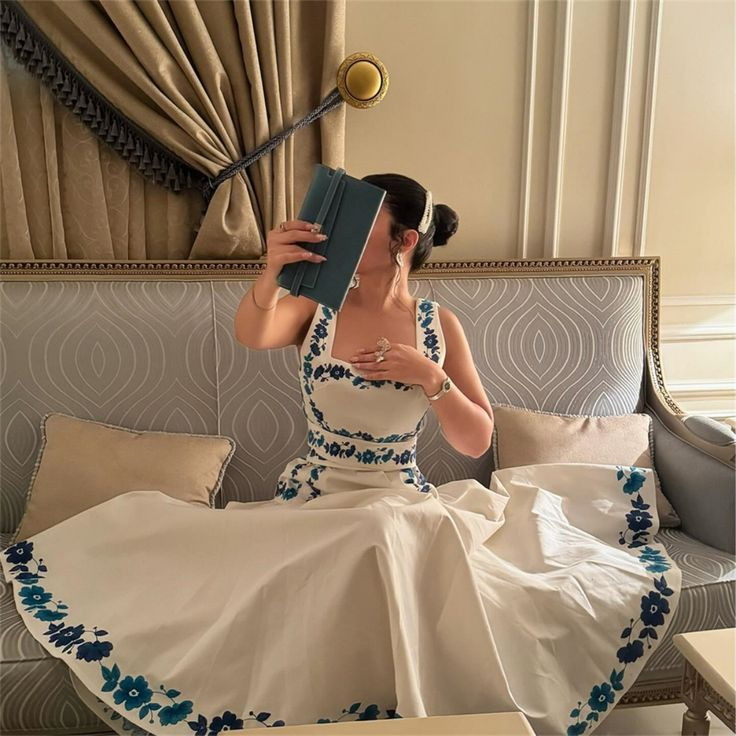 Robe de soirée longue blanche élégante à col carré et coupe trapèze, imprimée, MD7465