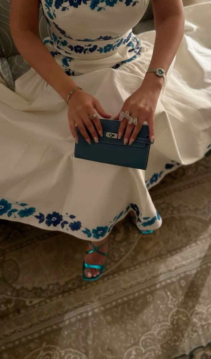 Robe de soirée longue blanche élégante à col carré et coupe trapèze, imprimée, MD7465