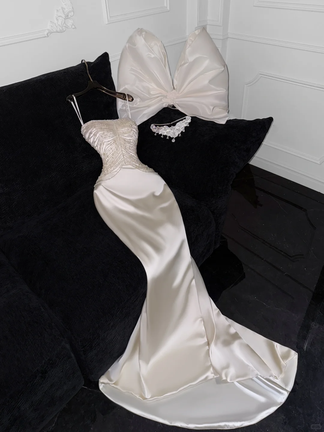 Elegant Ivory Sweetheart Satin Beaded Design Gorgeous Mermaid Floor-length Wedding Dress D1637