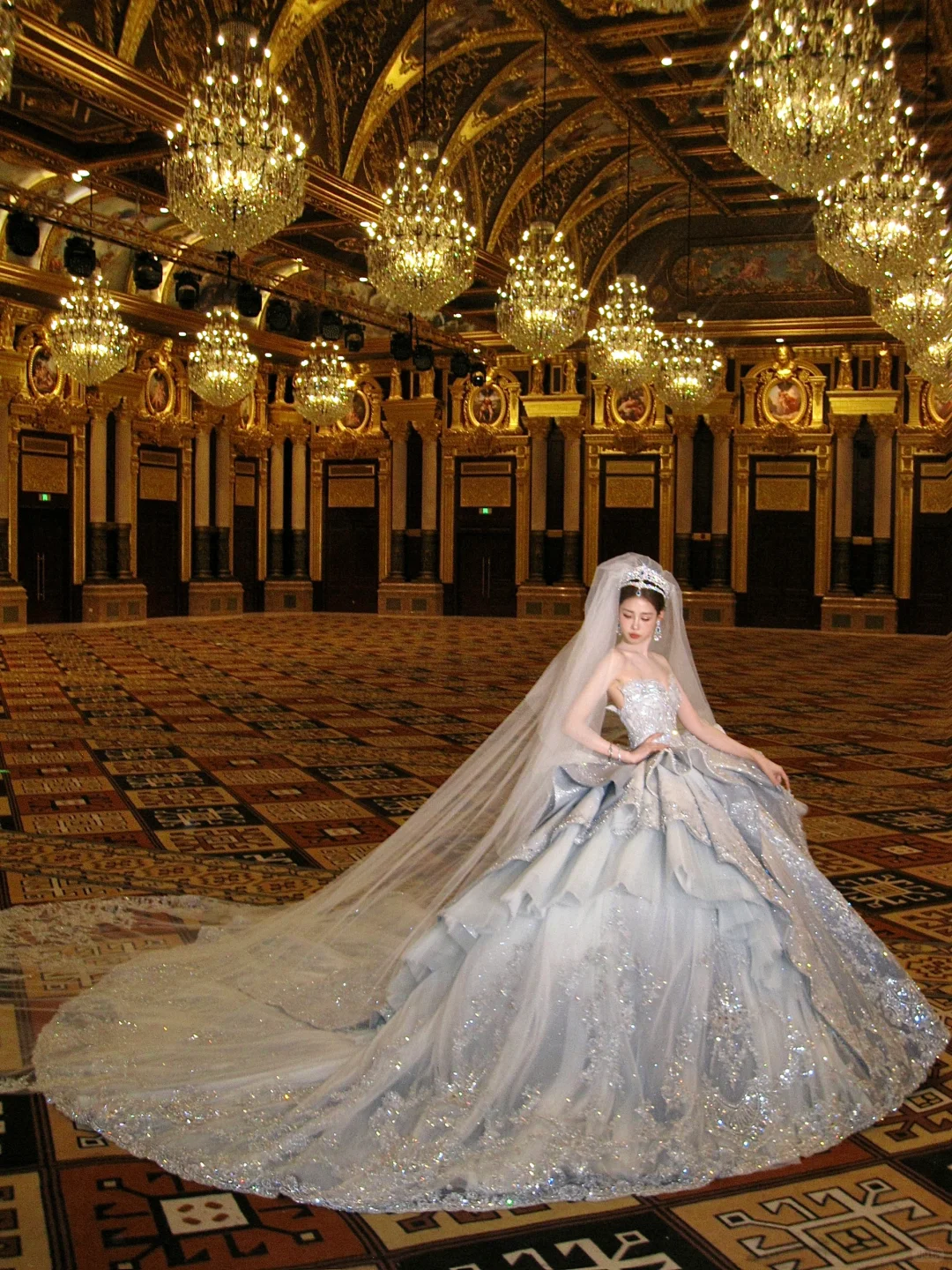 Gorgeous Shiny Beaded Sequined Sweetheart Design A-Line Wedding Dress Ball Gown Prom Dress Evening Dress D1721