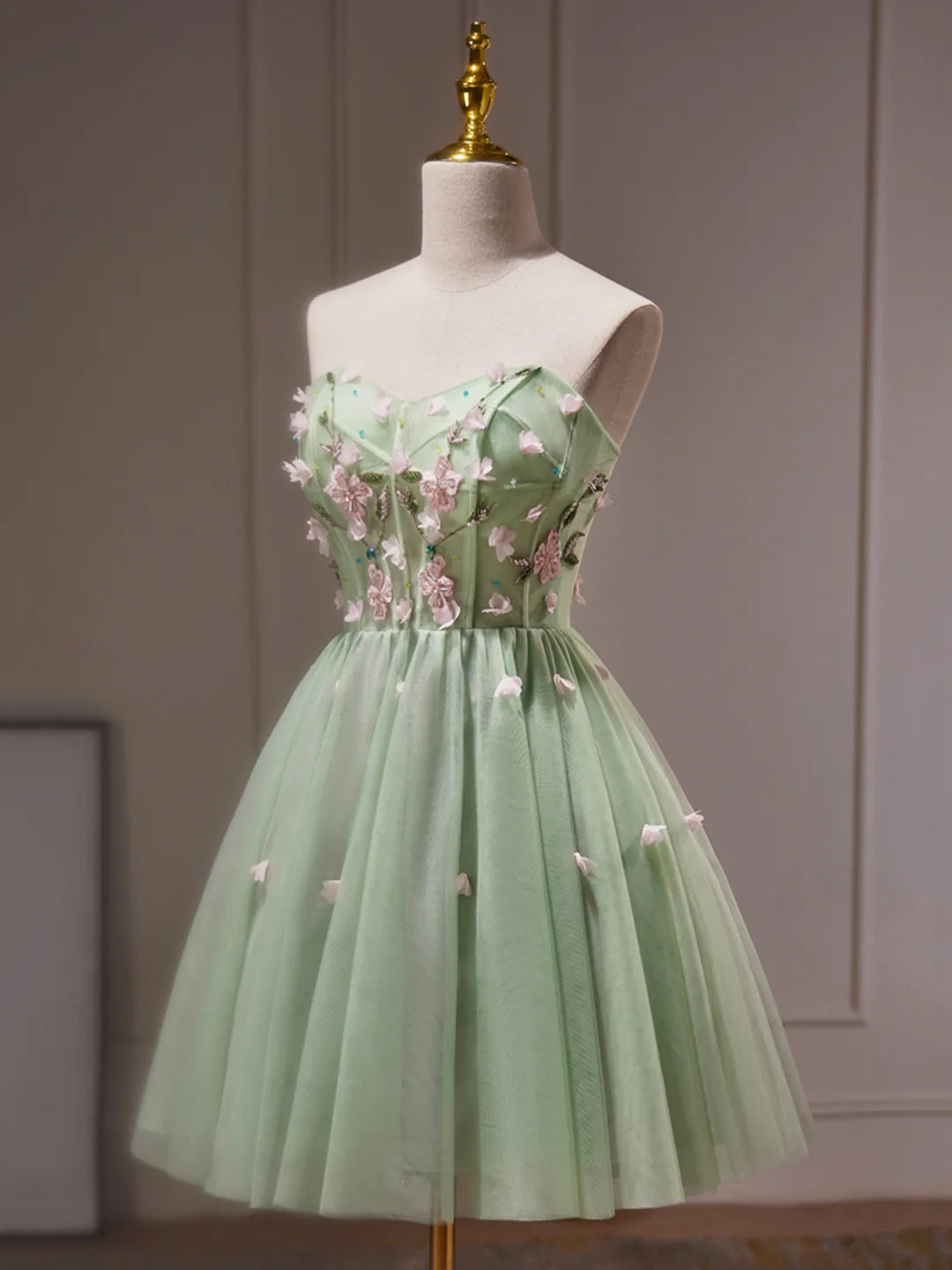 Charming Homecoming Dress Sweetheart Tulle Beaded Flowers Short Prom Dress Back to School Outfits Party Dress D6092