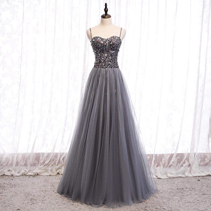 Charmante robe de bal en tulle gris avec haut à paillettes M921
