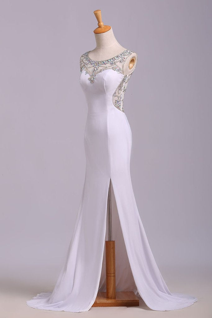 Robe de bal sirène blanche sans manches, fendue, avec paillettes et traîne à strass M1511