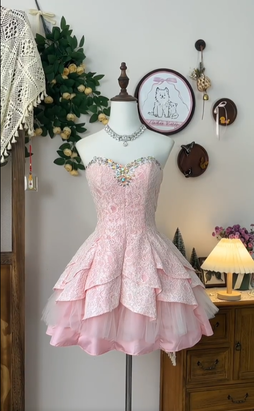 Retro Pink Sweetheart Beaded Applique Design A-line Strapless Elegant Homecoming Dress Birthday Dress Party Dress D1654