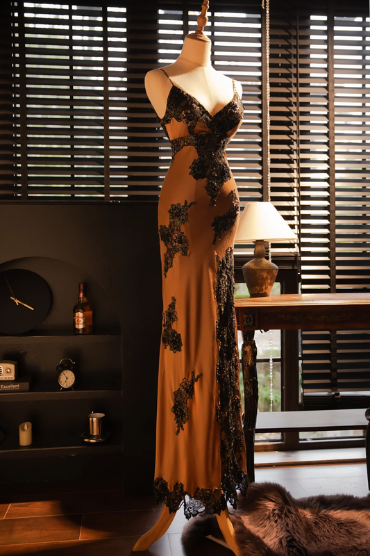 Elegantes Etuikleid mit Spaghettiträgern, Spitze und Perlenbesatz im Vintage-Stil, langes Abendkleid, D943