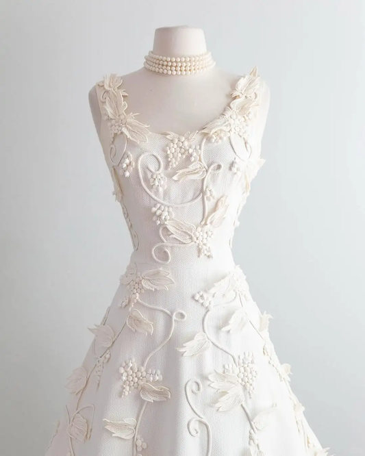 Vintage White 3D Grapes Applique Design A-Line Short Homecoming Dress Party Dress D1669