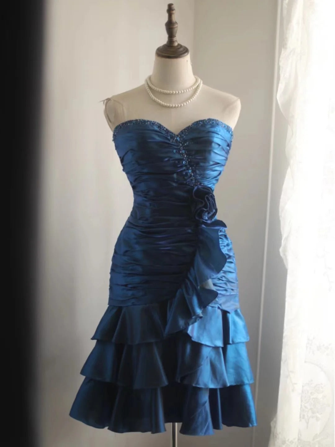 Retro Blue Beading Design A-line Satin Strapless Sweetheart Tiered Party Dresses Homecoming Dresses, D1351