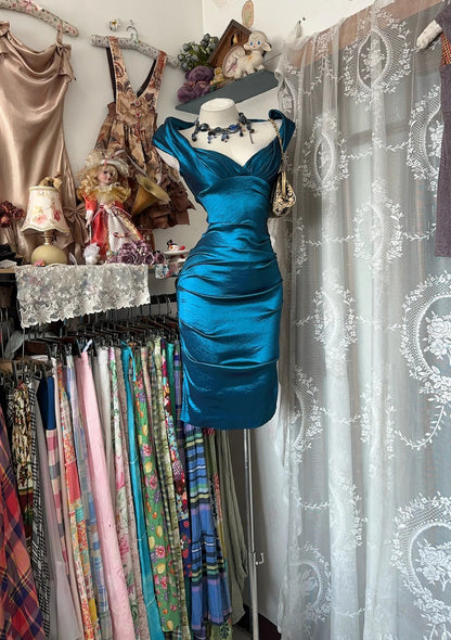 Elegant Homecoming Dress Portrait Pleated Hugging Prom Dress Back to School Outfits Party Dress  D6176