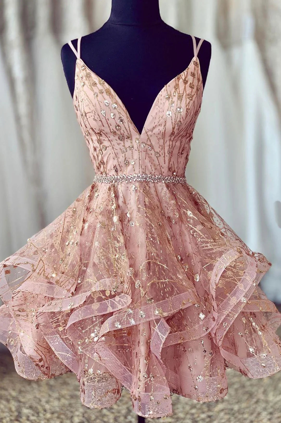 Chic Homecoming Dress V-Neck Tulle Sequins Short Prom Dress Back to School Outfits Party Dress  D6100