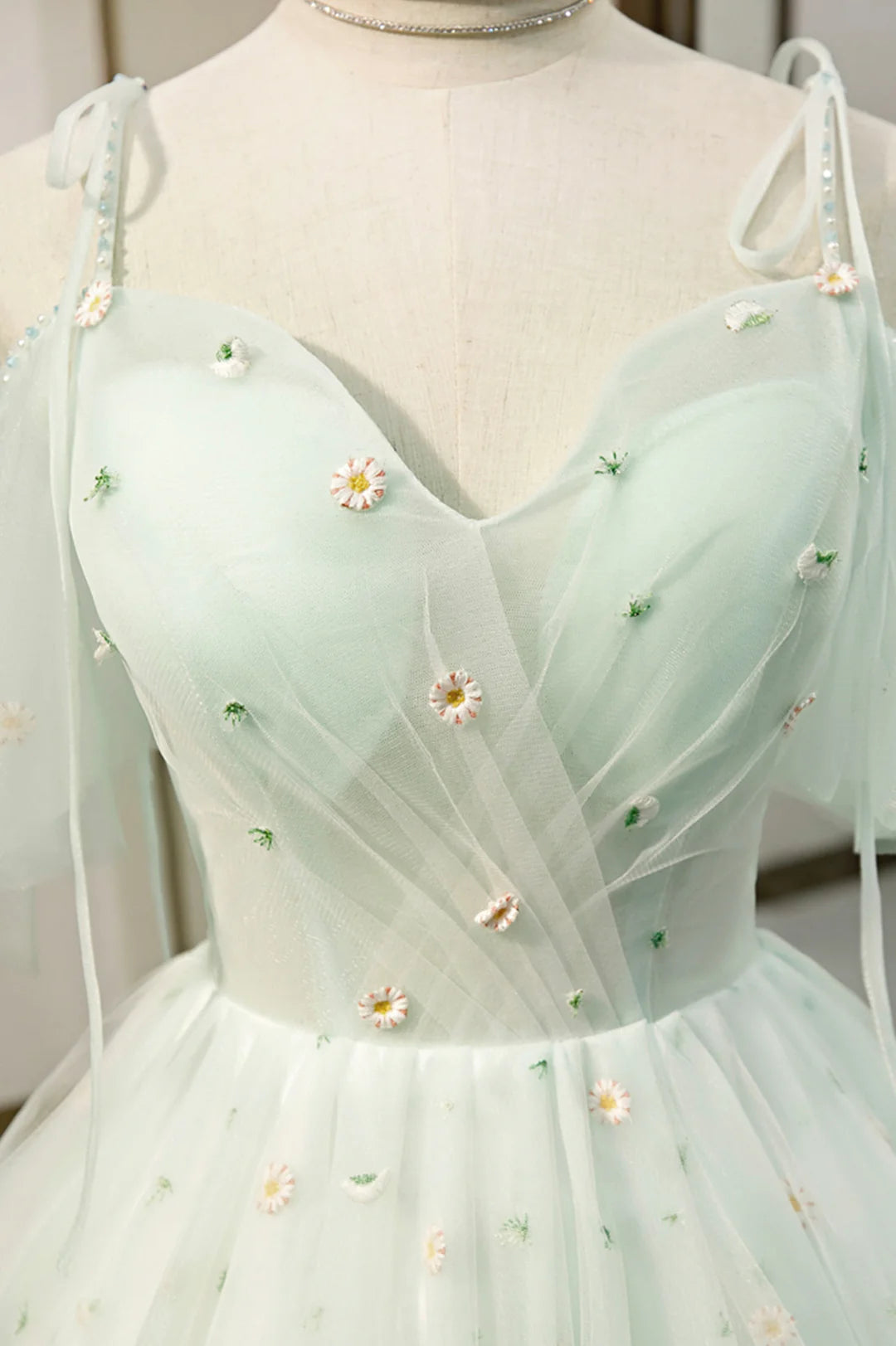 Elegant Homecoming Dress Spaghetti Straps Tulle Flowers Beaded Prom Dress Back to School Outfits Party Dress  D6109
