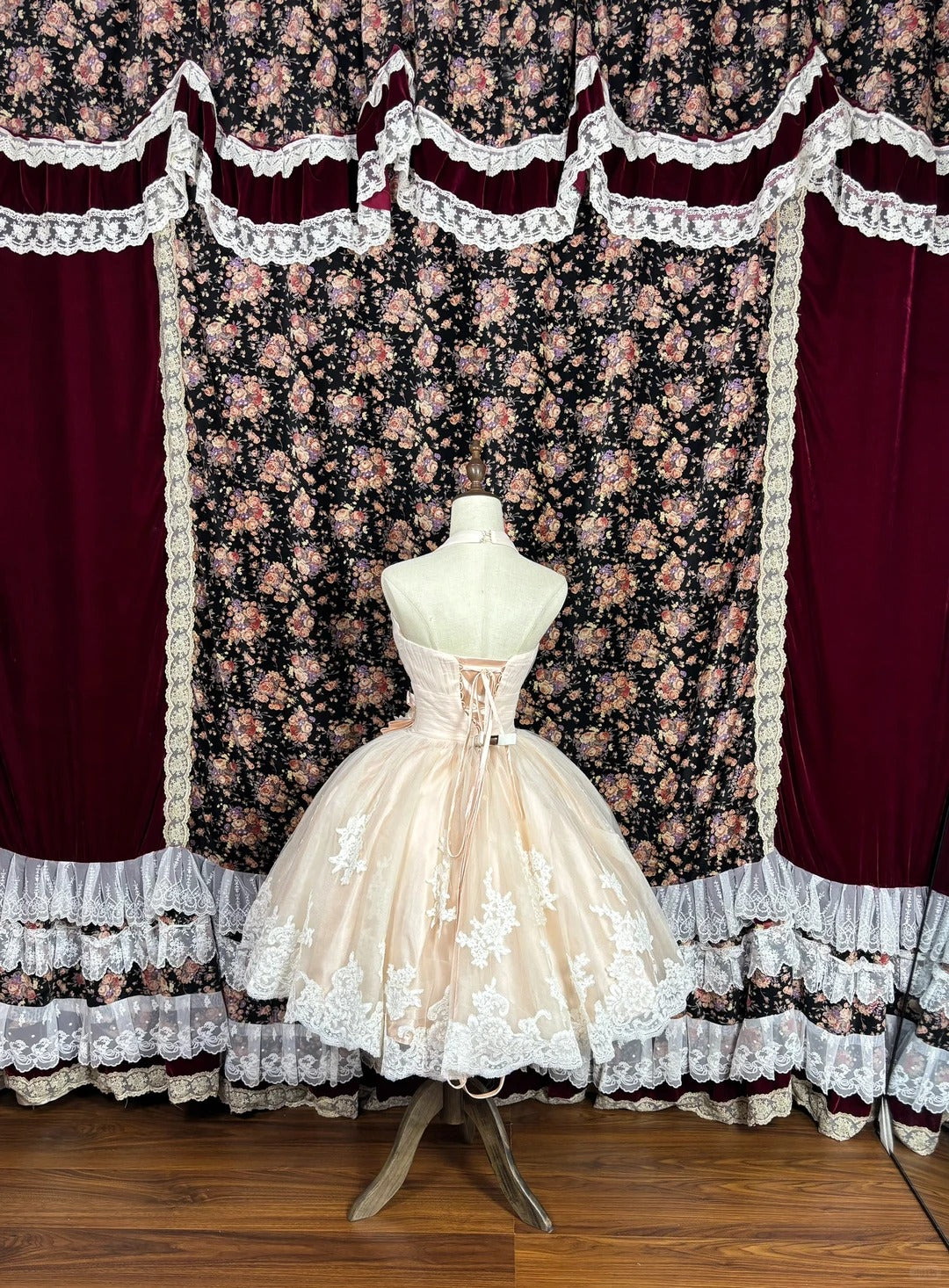 Fashionable Homecoming Dress Halter Lace Applique Prom Dress Back to School Outfits Party Dress  D6126