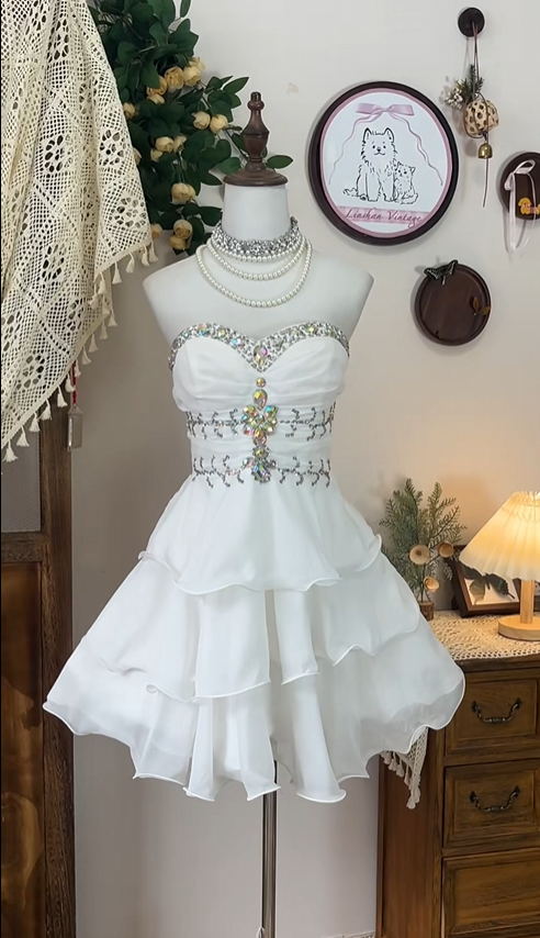 Vintage Sweetheart Beaded Design A-line Elegant Chiffon Strapless Homecoming Dress Party Dress D1648