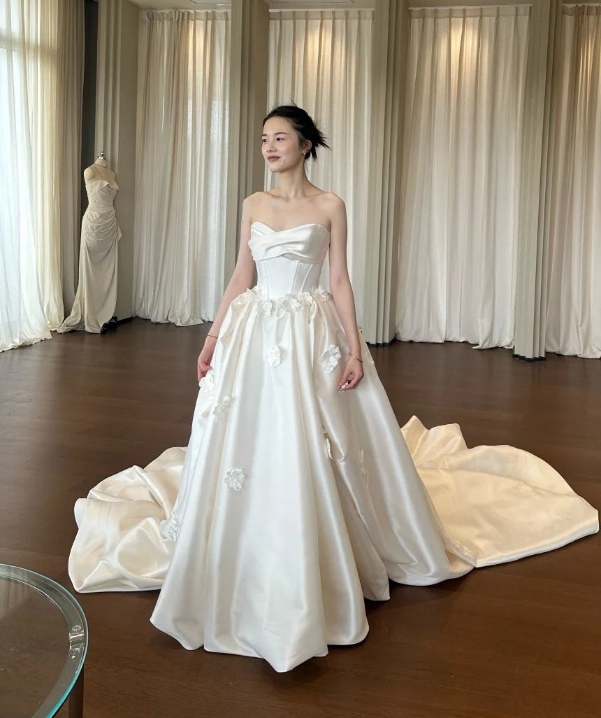 New Arrival Wedding Dress Satin Sweetheart Floral Pleated Wedding Dress   D4616