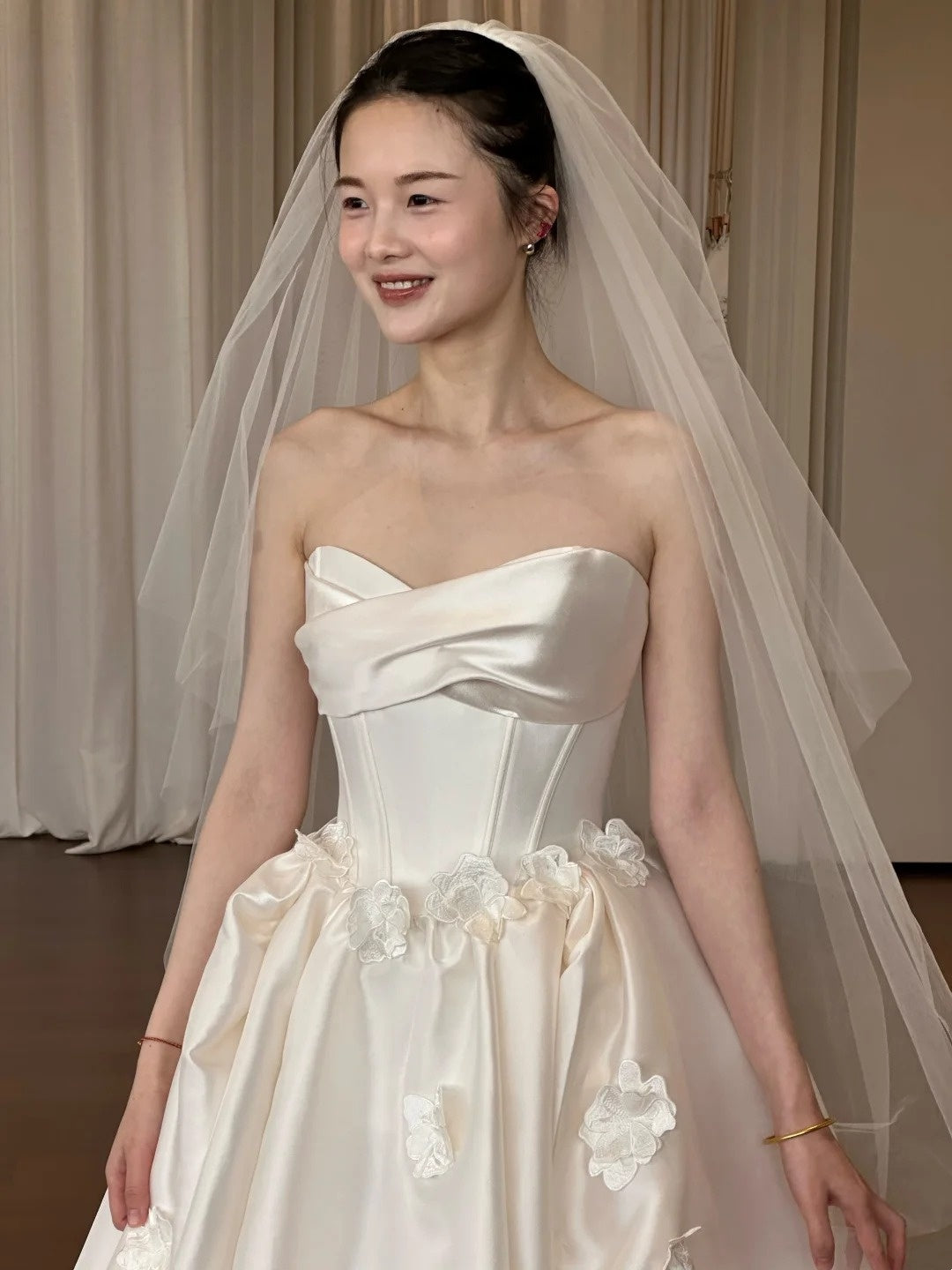 New Arrival Wedding Dress Satin Sweetheart Floral Pleated Wedding Dress   D4616