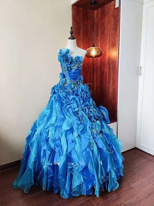 Atemberaubendes hellblaues Abendkleid aus plissiertem Tüll mit V-Ausschnitt, ideal für Quinceañera und Ball (Modell D4654)