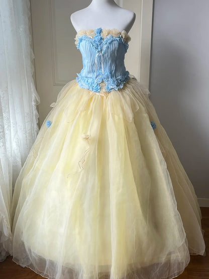Atemberaubendes hellblaues Abendkleid aus plissiertem Tüll mit V-Ausschnitt, ideal für Quinceañera und Ball (Modell D4654)