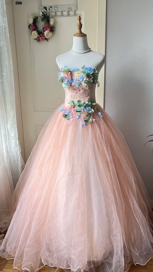 Atemberaubendes hellblaues Abendkleid aus plissiertem Tüll mit V-Ausschnitt, ideal für Quinceañera und Ball (Modell D4654)