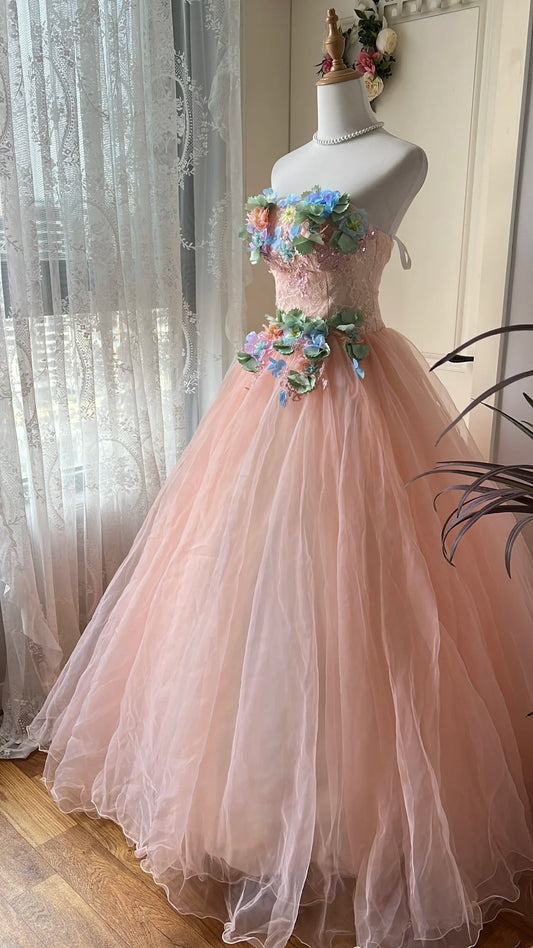 Atemberaubendes hellblaues Abendkleid aus plissiertem Tüll mit V-Ausschnitt, ideal für Quinceañera und Ball (Modell D4654)