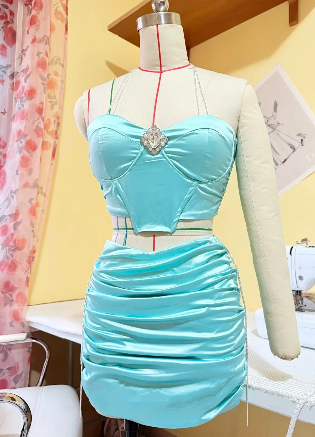 Robe de soirée courte plissée à bretelles spaghetti, tenue de soirée d'anniversaire, robe de cocktail D3339