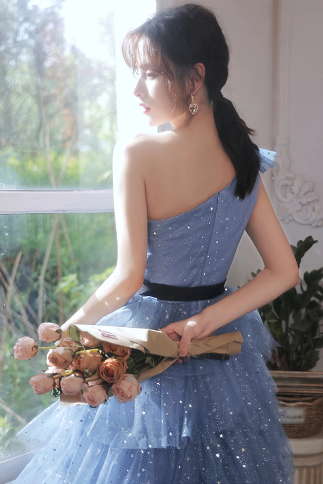 Shimmering Homecoming Dress One Shoulder Tulle Sequins Cascade Short Prom Dress Back to School Outfits Party Dress  D6101