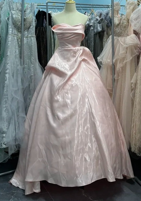Atemberaubendes hellblaues Abendkleid aus plissiertem Tüll mit V-Ausschnitt, ideal für Quinceañera und Ball (Modell D4654)