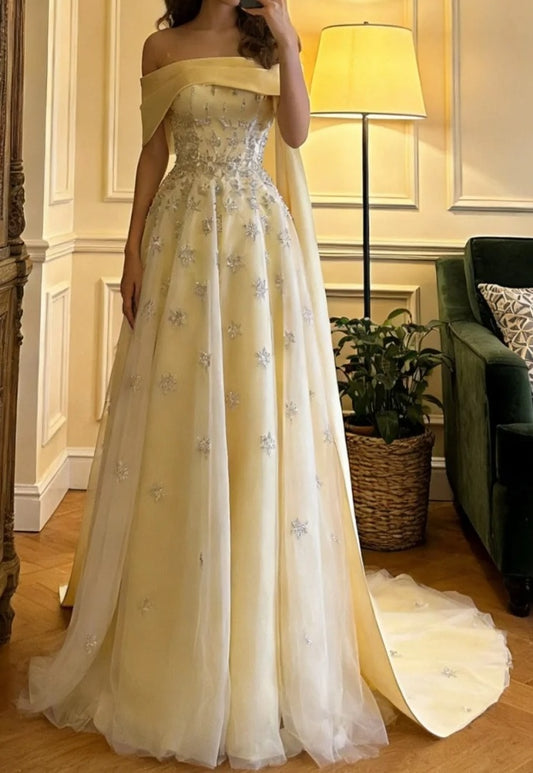 Stunning Prom Dress Light Yellow Off Shoulder Tulle Gala Gown Formal Evening Dress Graduation Outfits     D5116