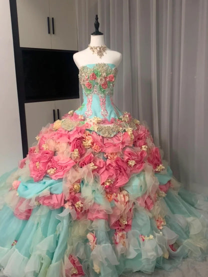 Atemberaubendes hellblaues Abendkleid aus plissiertem Tüll mit V-Ausschnitt, ideal für Quinceañera und Ball (Modell D4654)