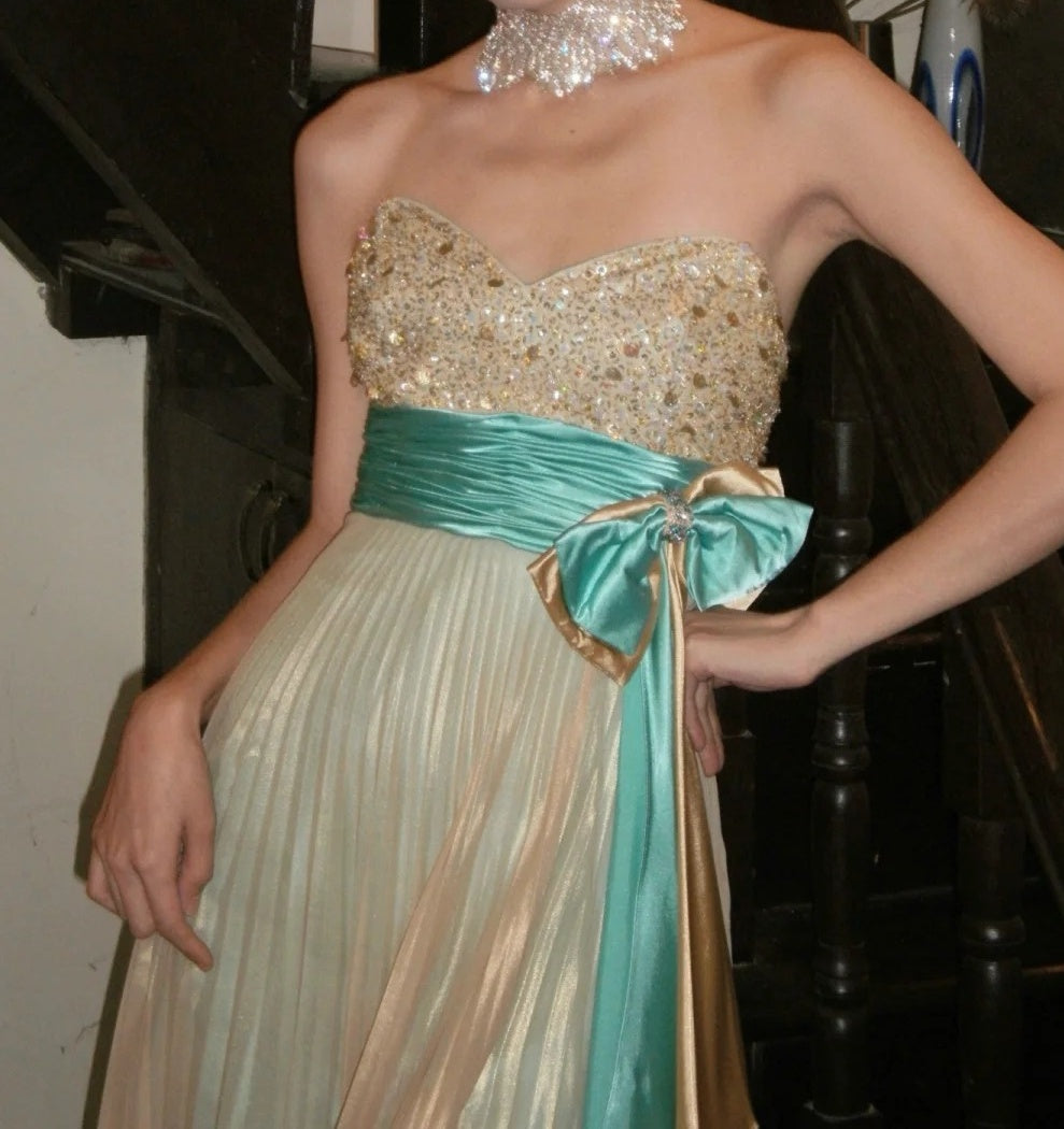 Stunning Prom Dress Champagne Gold Satin Sweetheart Gala Gown Evening Dress Graduation Dress     D5166