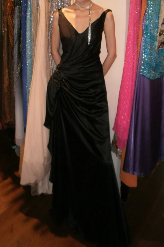 Stunning Prom Dress Black V-neck Pleated Gala Gown Formal Evening Dress 18th Graduation Dress    D5206
