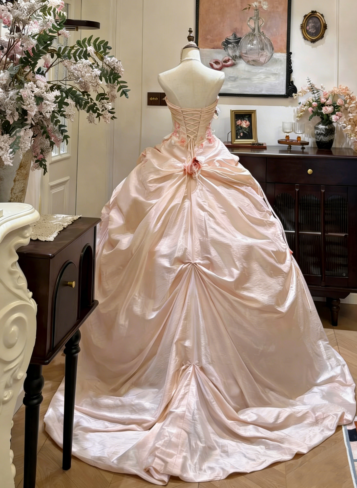 Atemberaubendes hellblaues Abendkleid aus plissiertem Tüll mit V-Ausschnitt, ideal für Quinceañera und Ball (Modell D4654)