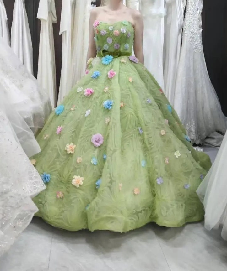 Atemberaubendes hellblaues Abendkleid aus plissiertem Tüll mit V-Ausschnitt, ideal für Quinceañera und Ball (Modell D4654)
