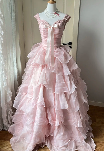 Wunderschönes Ballkleid Hellrosa Herz-Ausschnitt Stufenförmiges Abendkleid Süßes 16. Kleid Geburtstagsparty-Kleid D5353