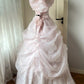 Elegantes Ballkleid Hellrosa Carmen-Ausschnitt Plissiertes Abendkleid Süßes 16. Kleid Geburtstagsparty-Kleid D5356