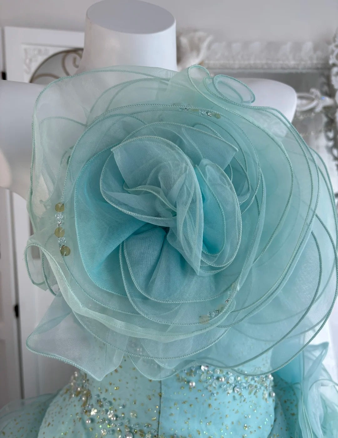 Elegantes schulterfreies, plissiertes Abendkleid mit Stufenrock, Prinzessinnenkleid zum 16. Geburtstag, Ballkleid       D5375