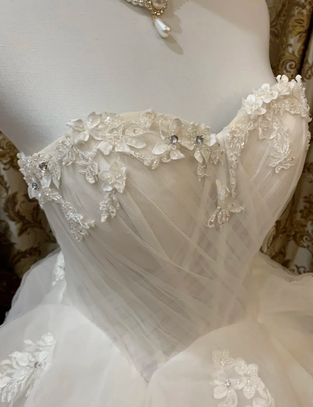 Wunderschönes Hochzeitskleid Weißes herzförmiges, plissiertes Tüll-Brautkleid D5389